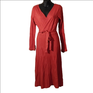 No name dark orange Ribbed midi dress. Size large.Pretty pleats and belt.